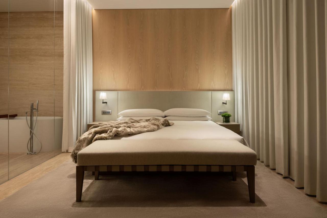 The Dubai Edition Eksteriør billede A bedroom