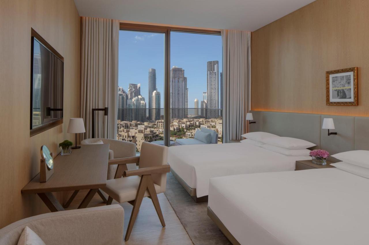 The Dubai Edition Eksteriør billede A guest room at the hotel