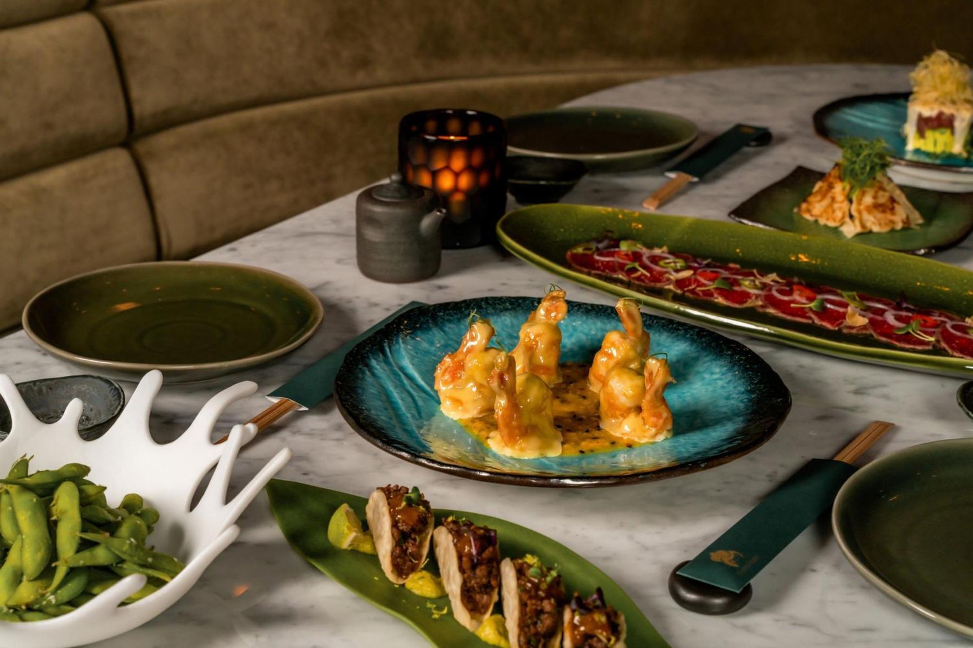 The Dubai Edition Eksteriør billede A selection of dishes at the restaurant