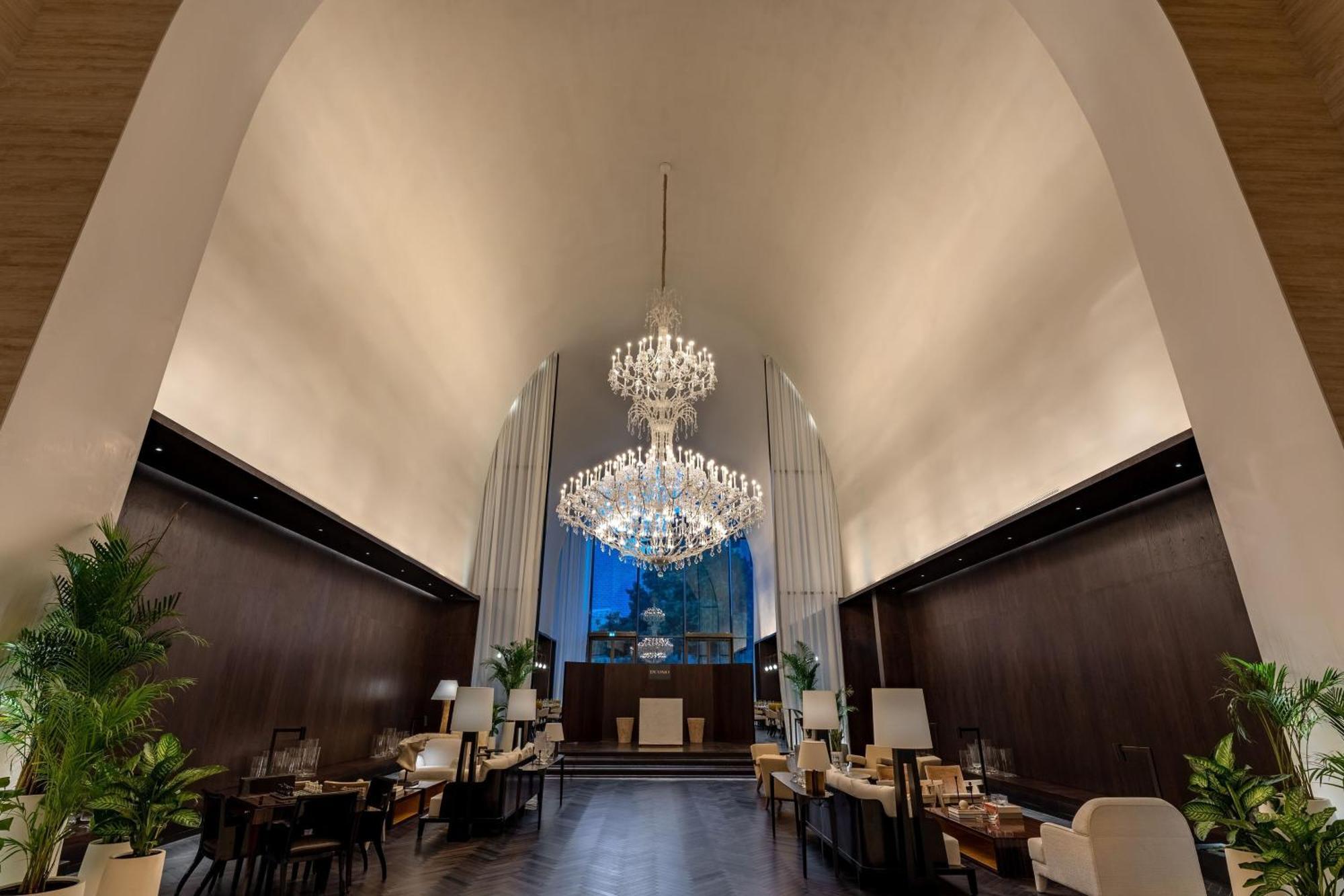 The Dubai Edition Eksteriør billede The interior of the church