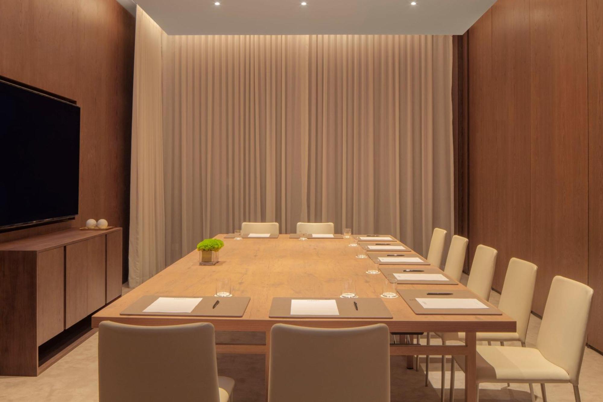 The Dubai Edition Eksteriør billede Meeting room